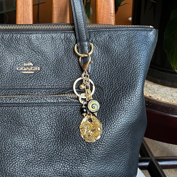 GOLD HAMMERED NUGGET Black Ammonite Bag Charm - Picture 1 of 6